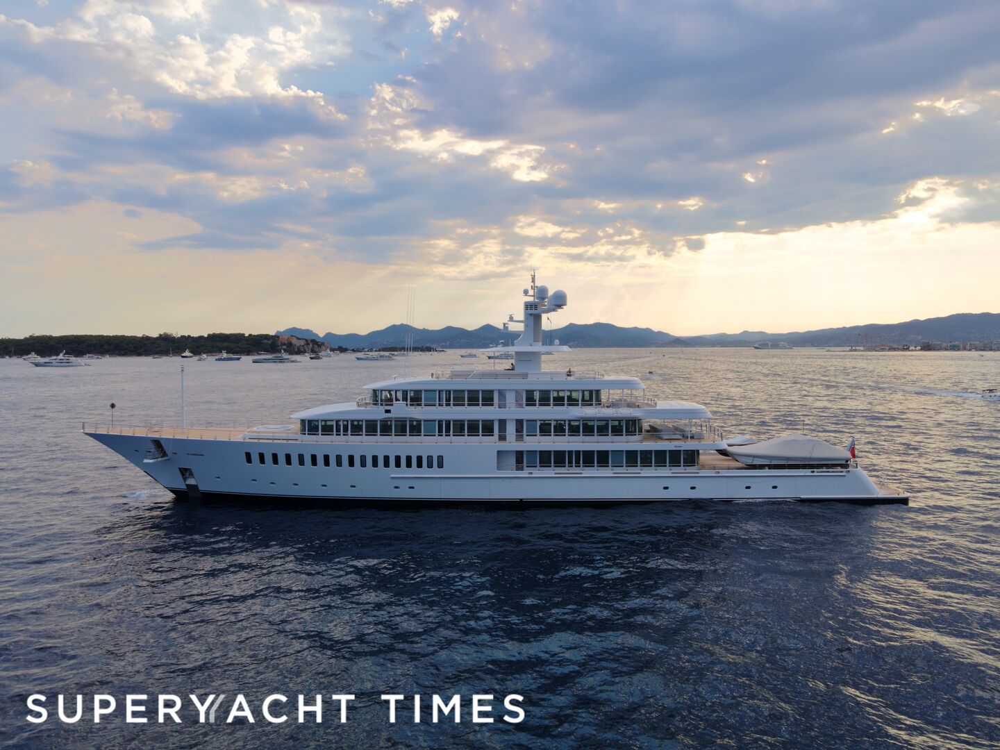 Musashi yacht anchored in Cannes 