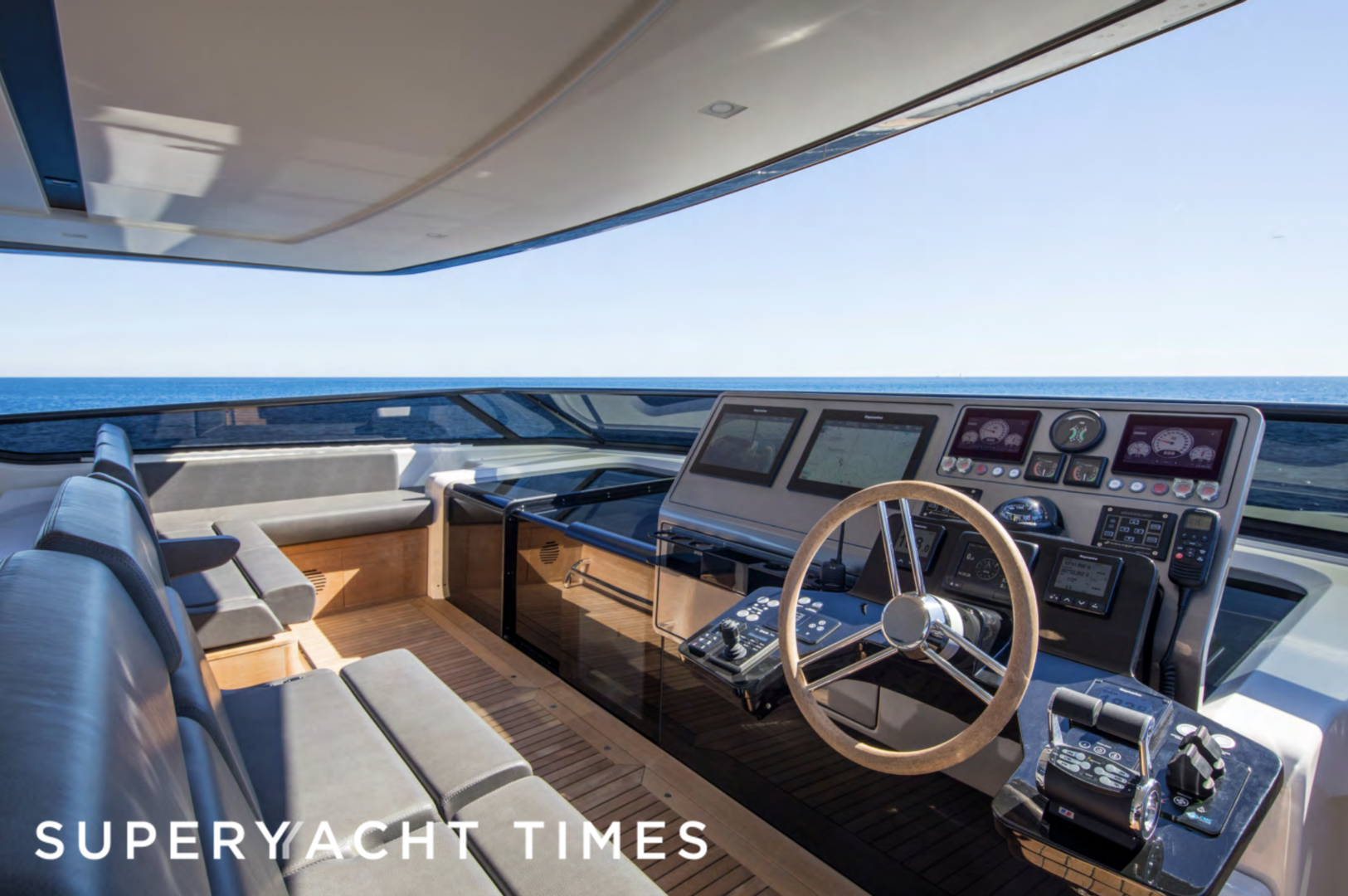Gelato yacht flybridge 