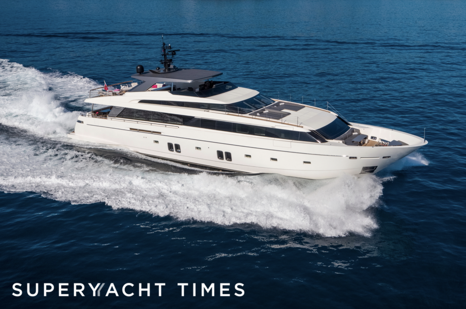Gelato yacht cruising 