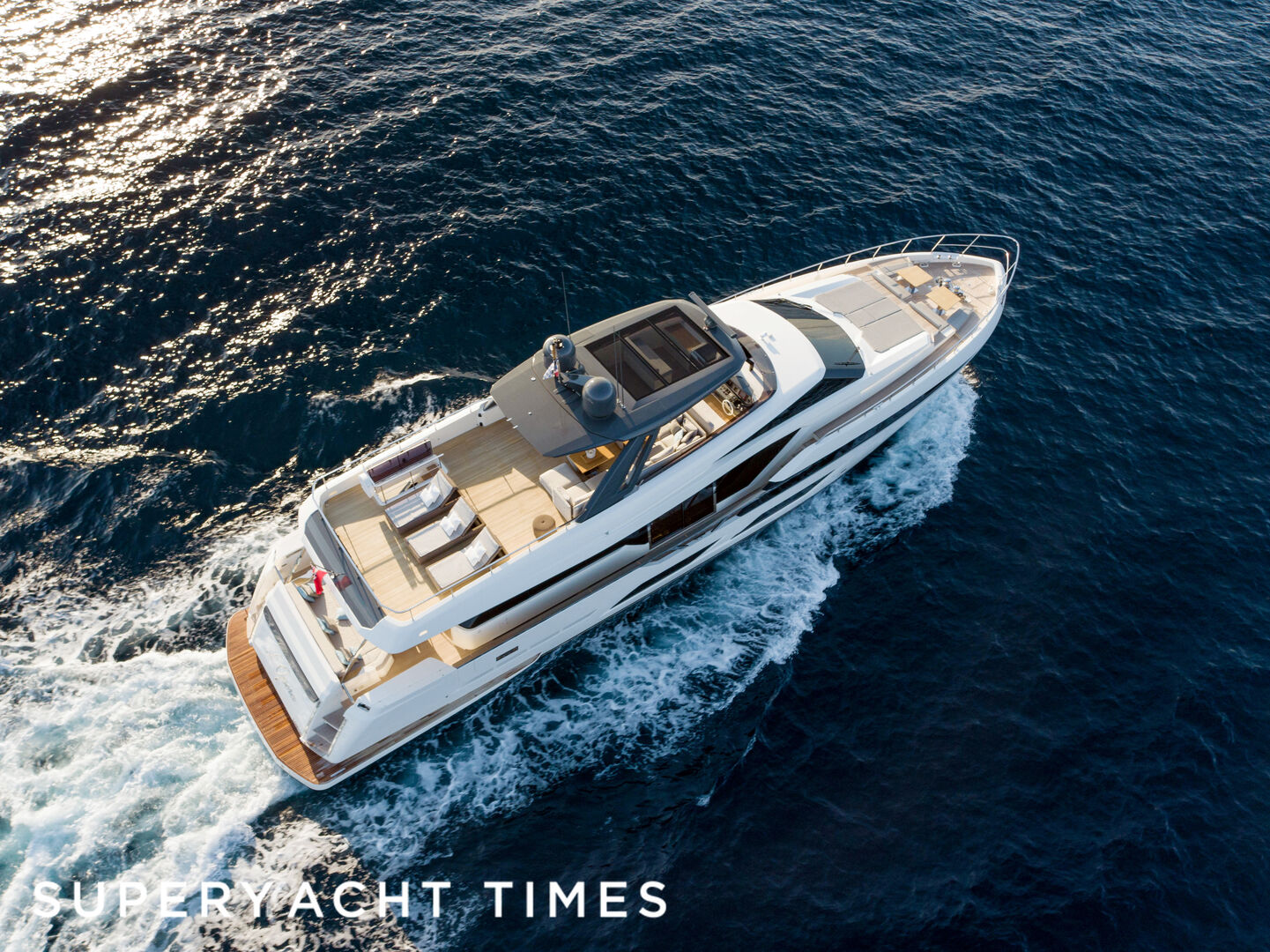 L'Opera yacht cruising 