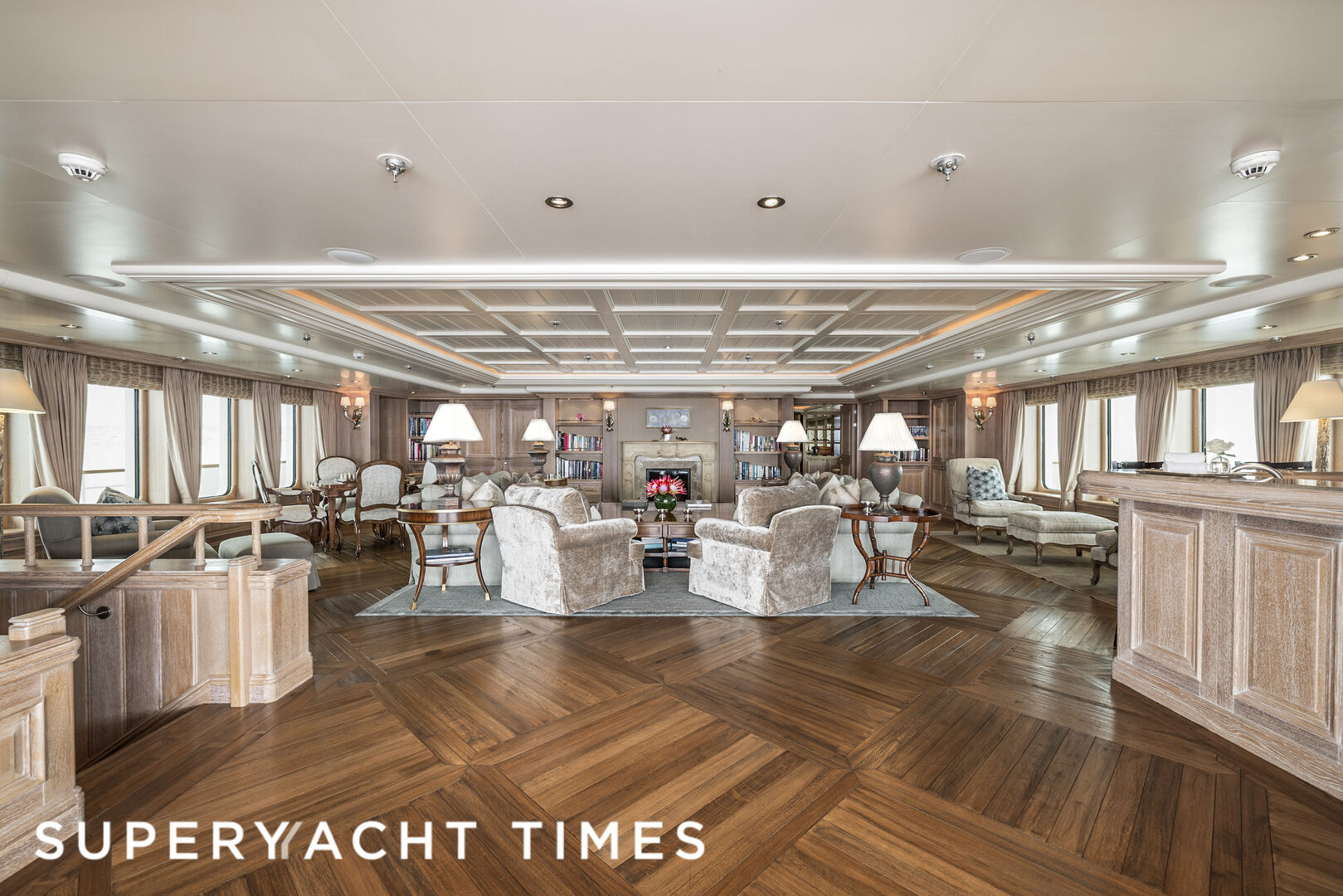 Tatoosh yacht saloon 