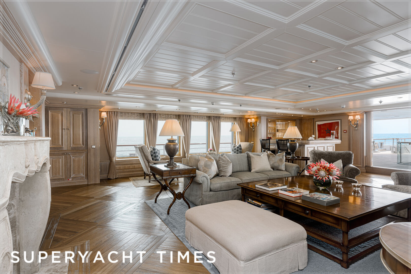 Tatoosh yacht saloon 