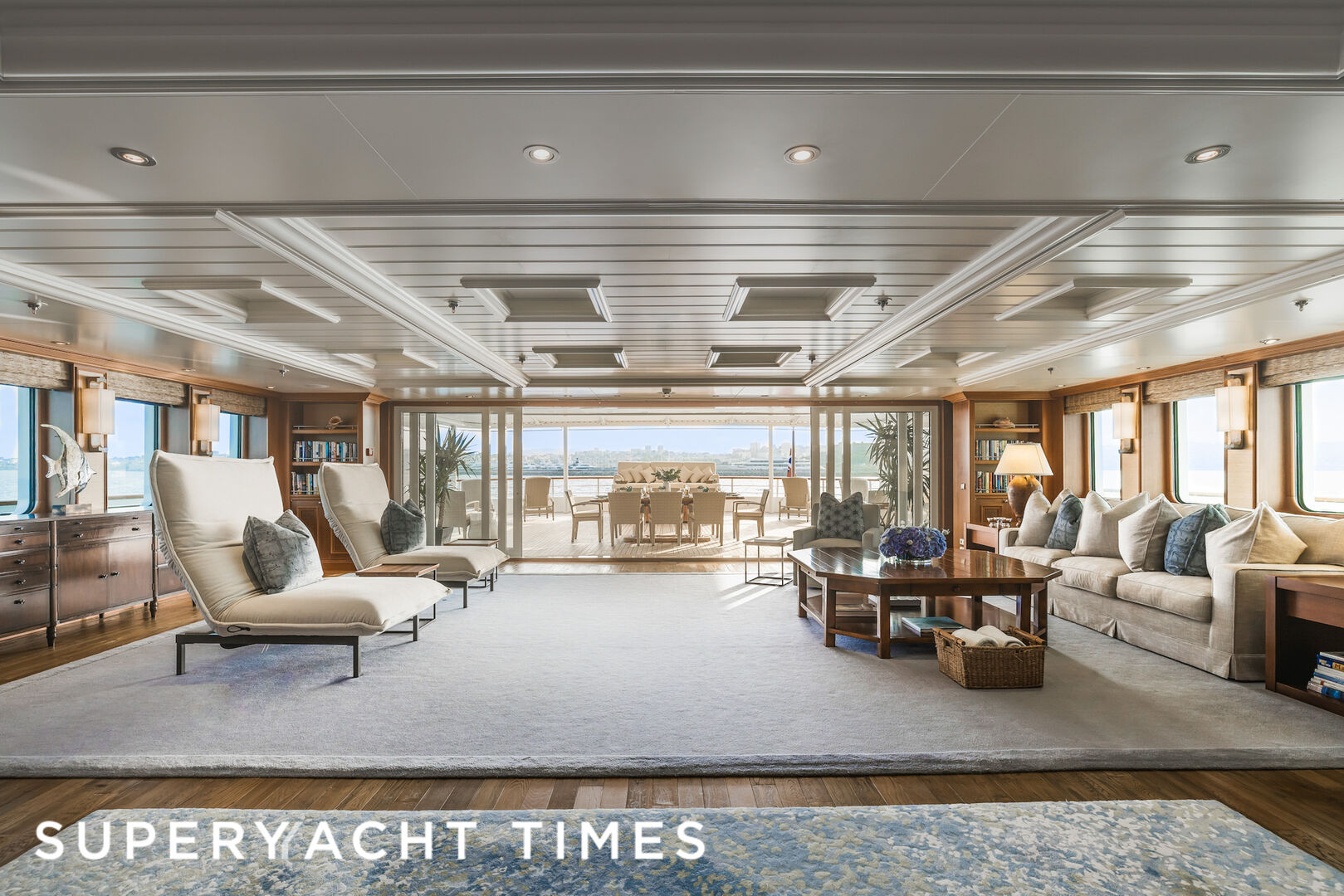 Tatoosh yacht saloon 