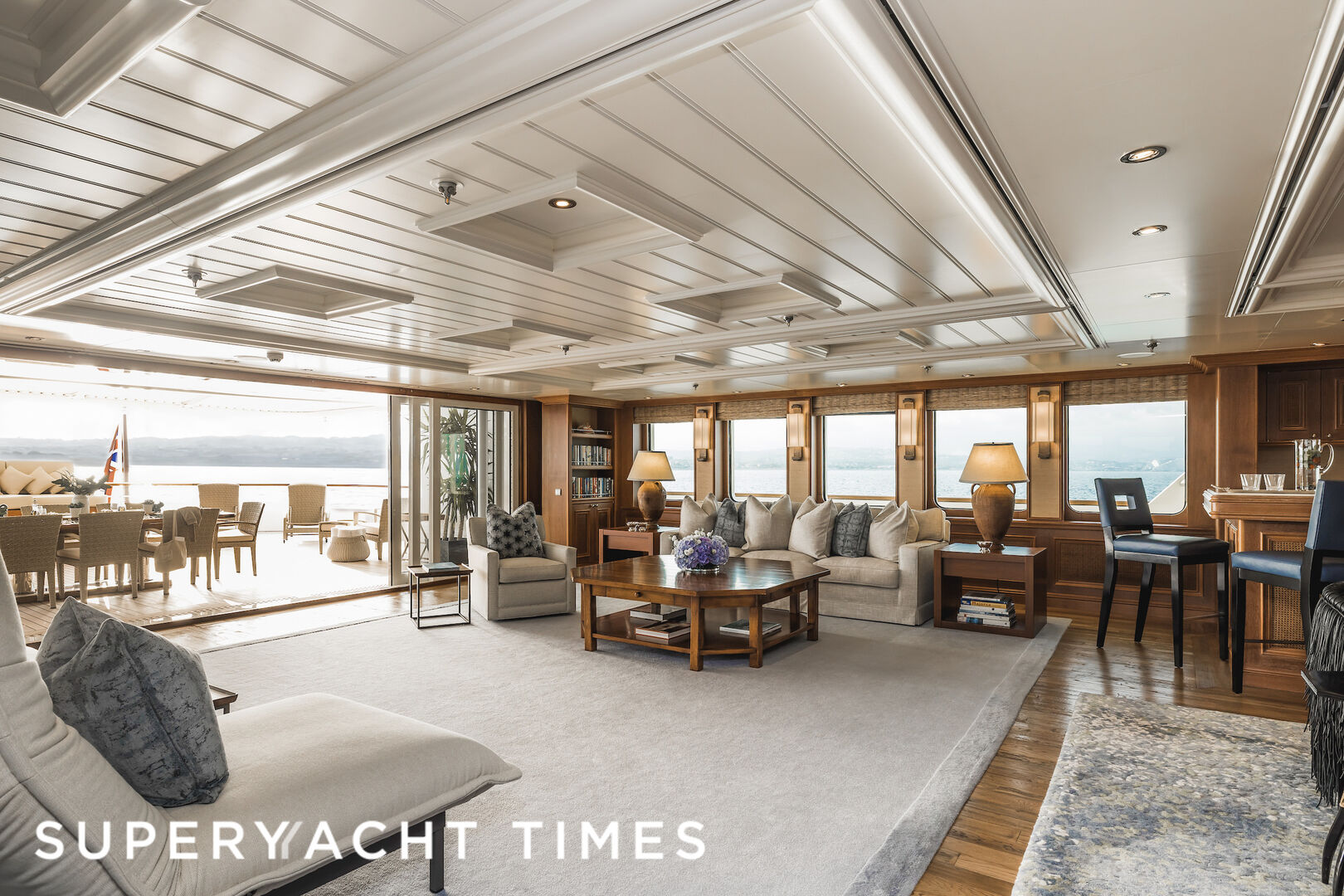 Tatoosh yacht saloon 