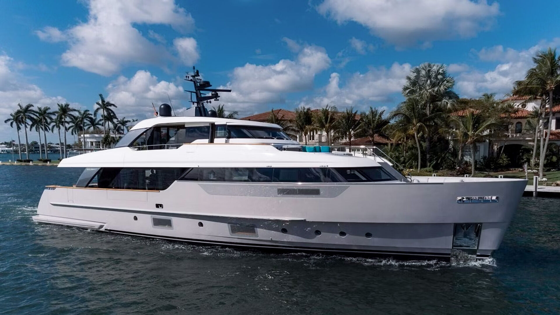 29M Sanlorenzo Motor Yacht DON'T TELL MOM Sold