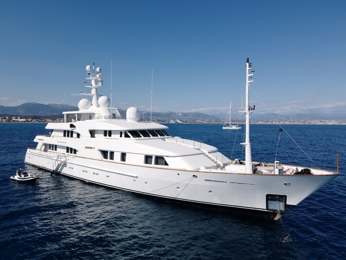 Faribana V yacht anchored in Antibes 