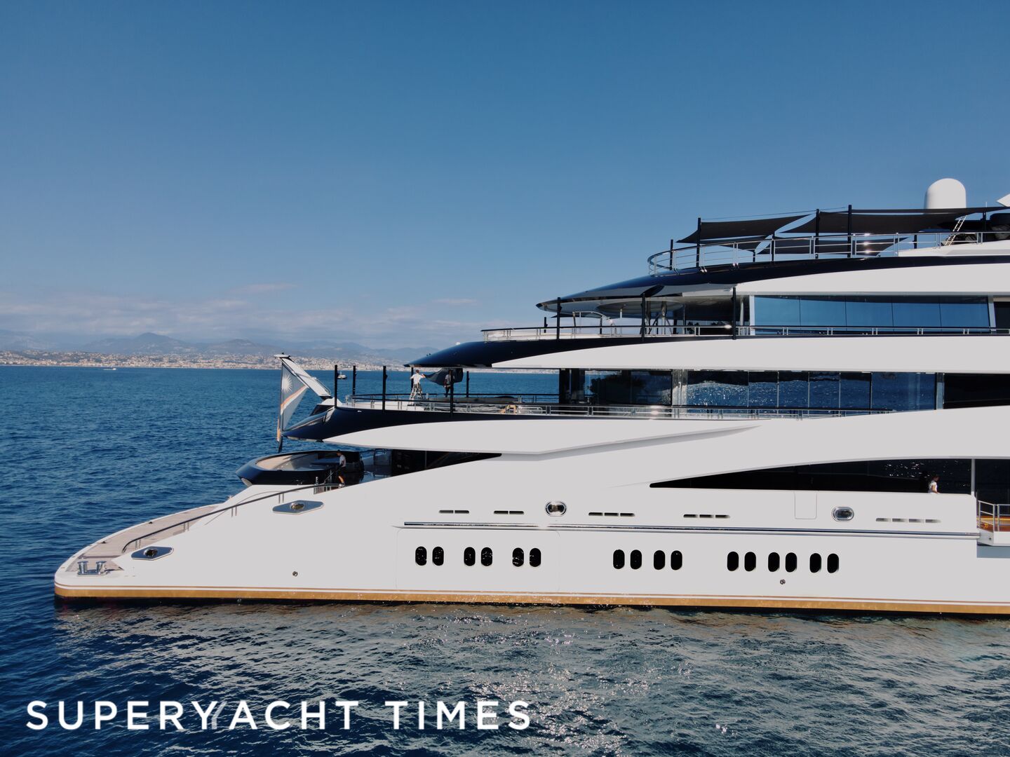 Ahpo yacht anchored in Antibes 