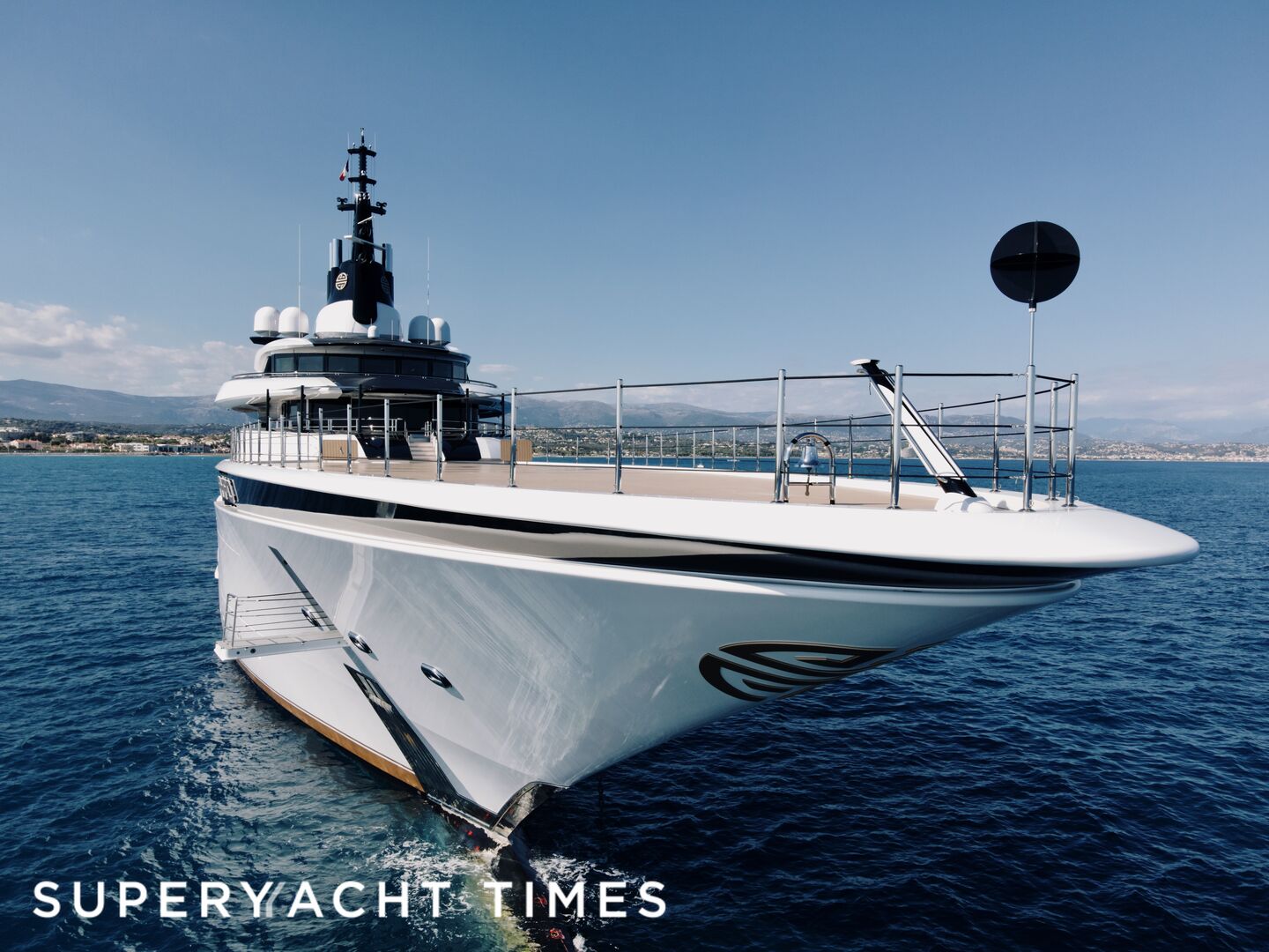 Ahpo yacht anchored in Antibes 