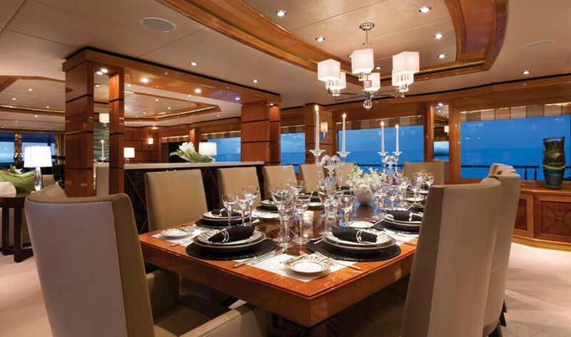 Impromptu yacht saloon