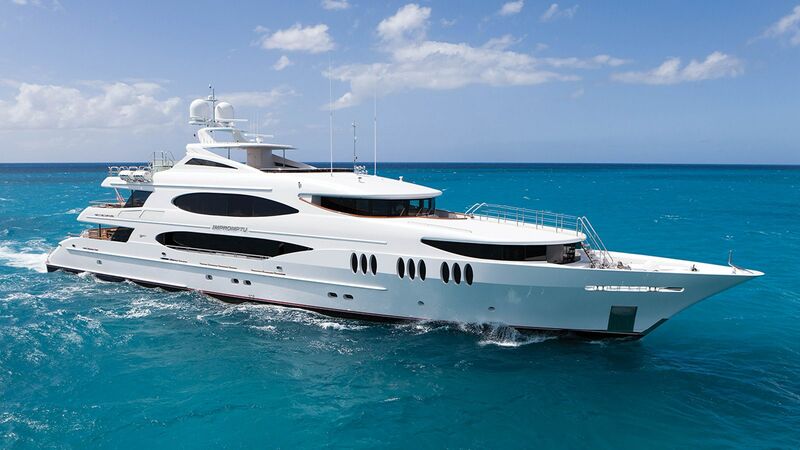 Impromptu yacht cruising