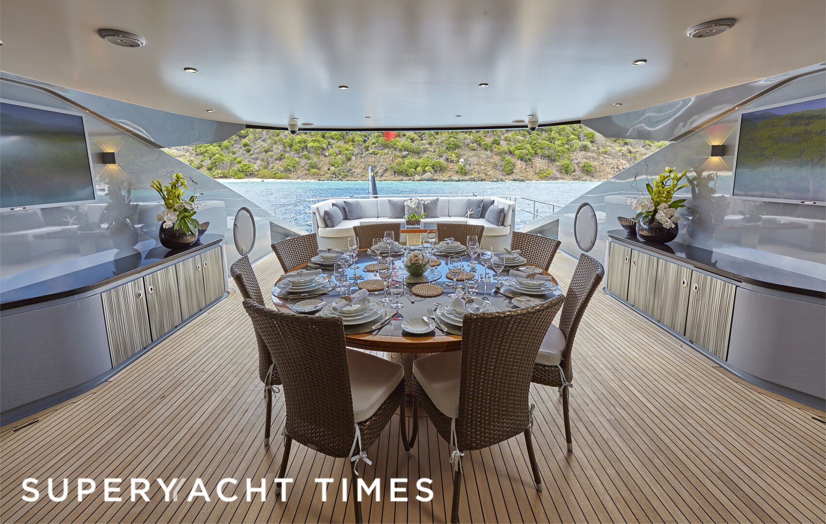 Grey Matters upper deck dining area