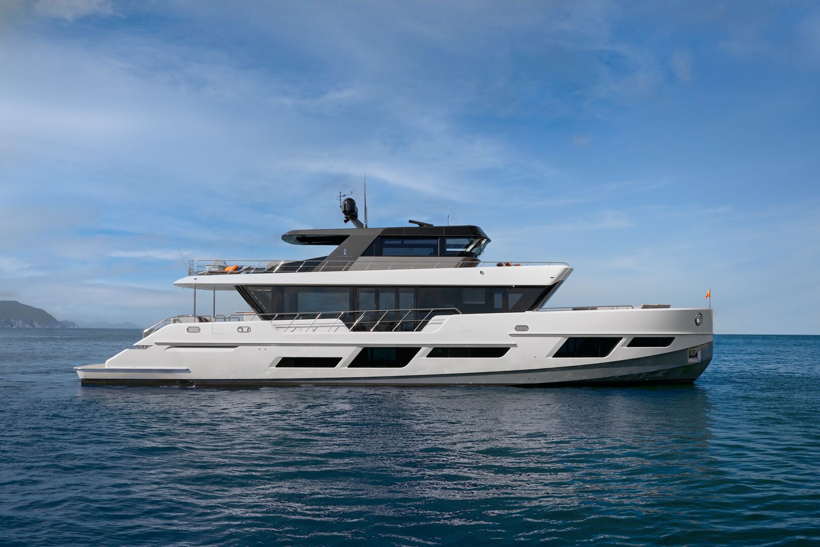 30m Cheoy Lee motor yacht Reunion sold