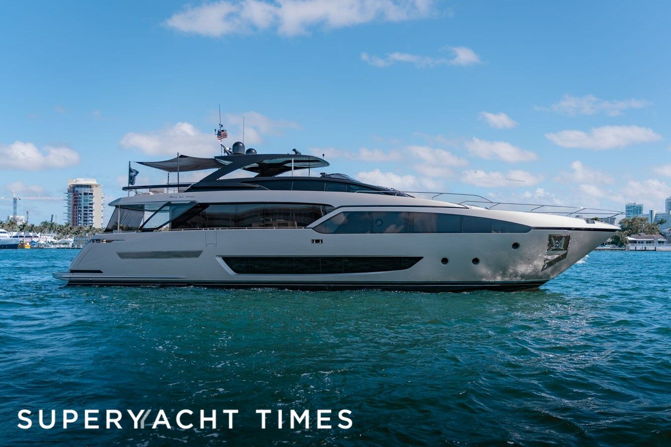 28m Riva motor yacht Hanna for sale