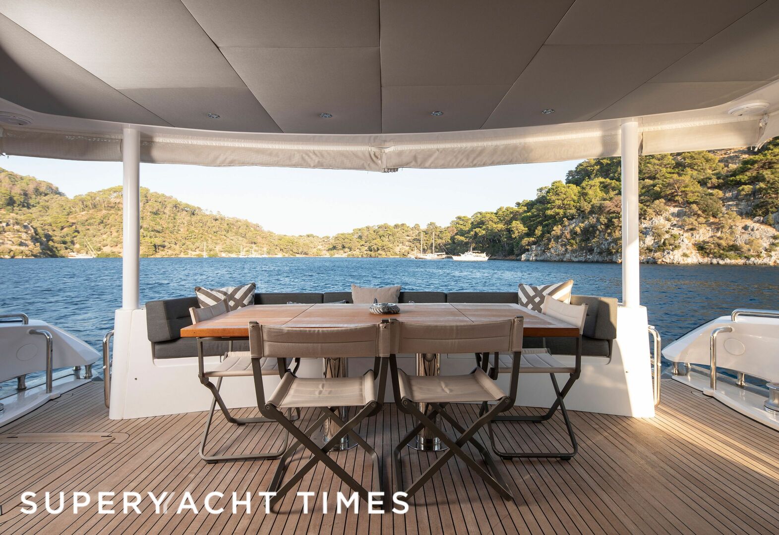  Marquet、YACHTS、海外版超希少レゾネ、新品額付 28m Sunseeker yacht New Edge sold