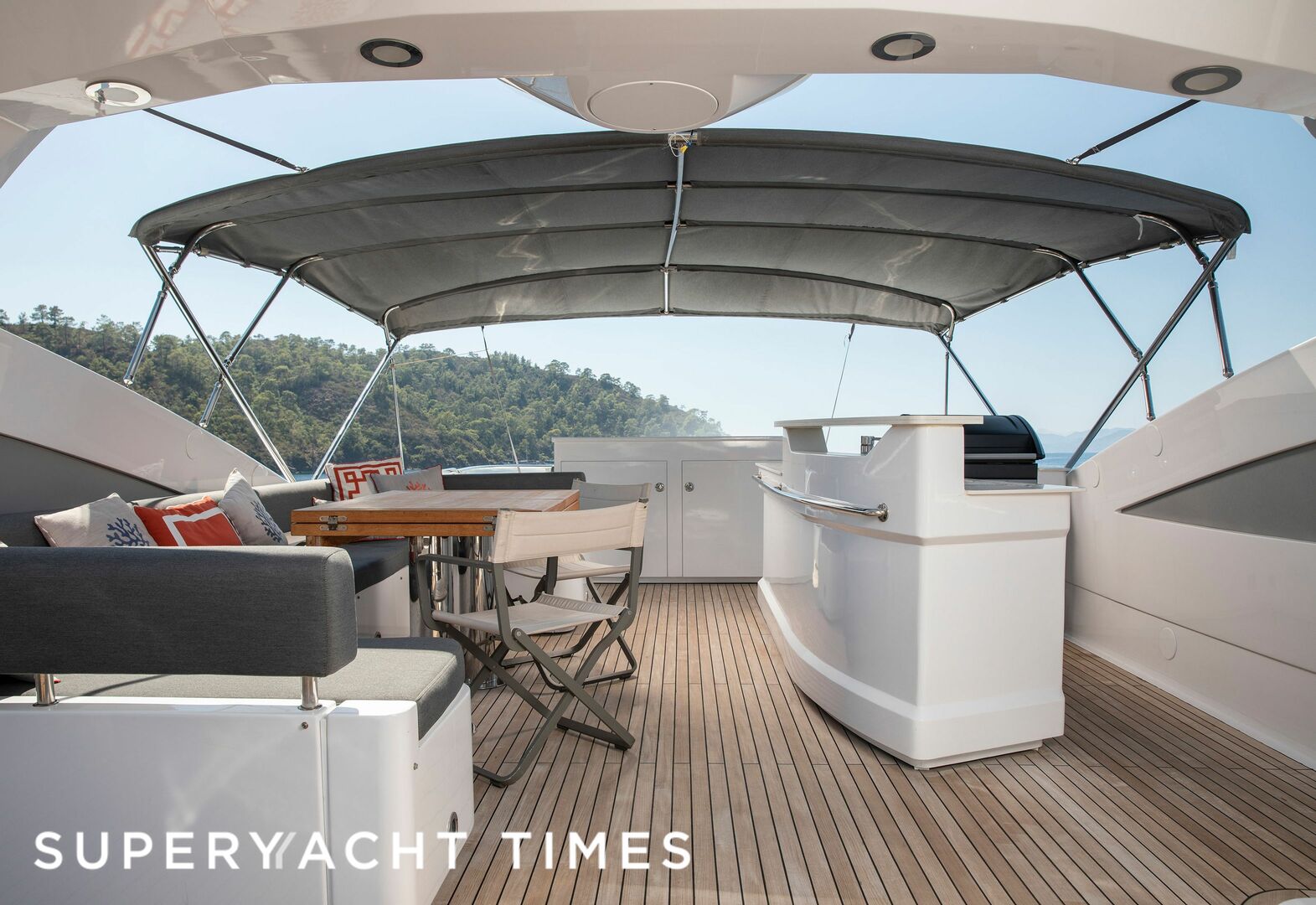 28m Sunseeker motor yacht Satoshi Nakamoto for sale