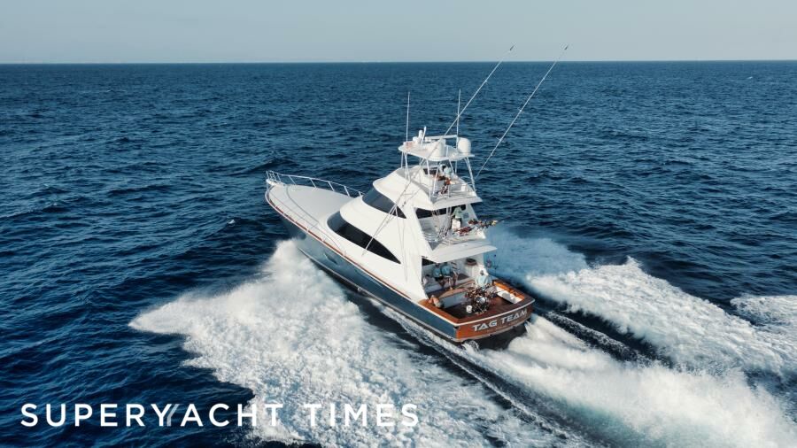 Tag Team yacht cruising 