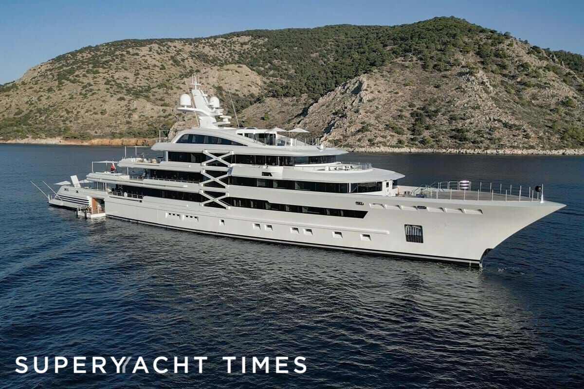 Large yachts for deals sale