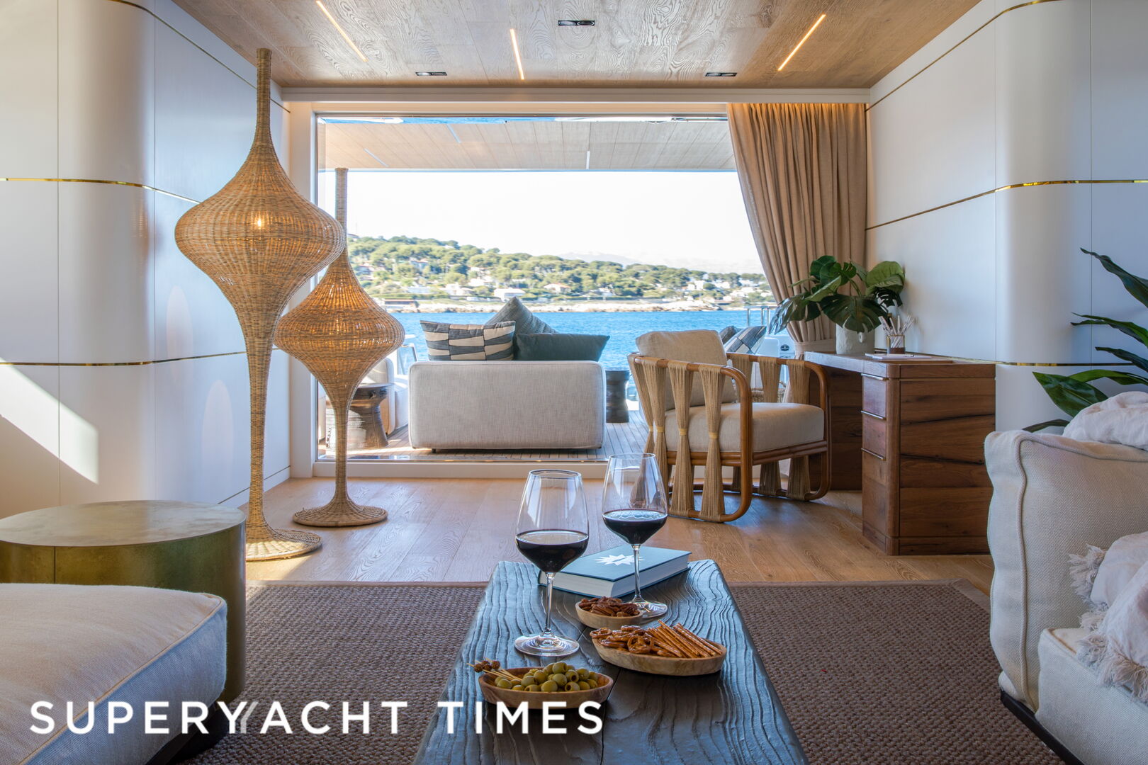 34m CdM motor yacht Mimi La Sardine for sale