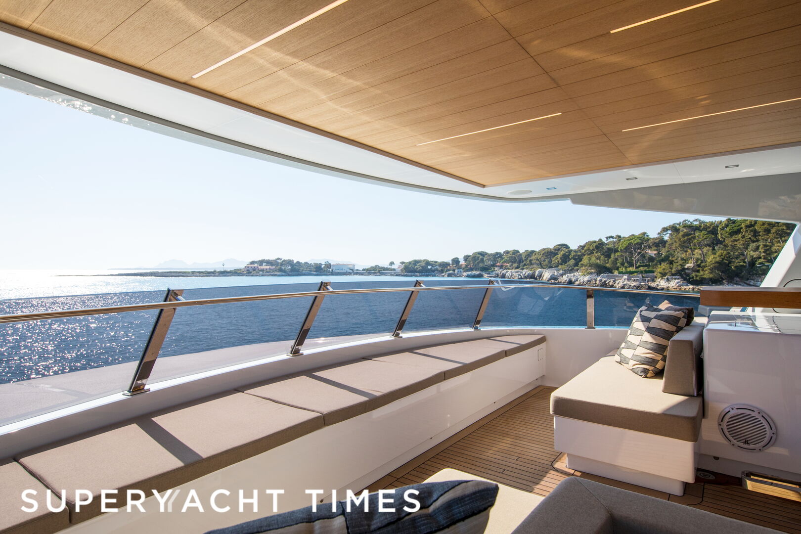 34m CdM motor yacht Mimi La Sardine for sale