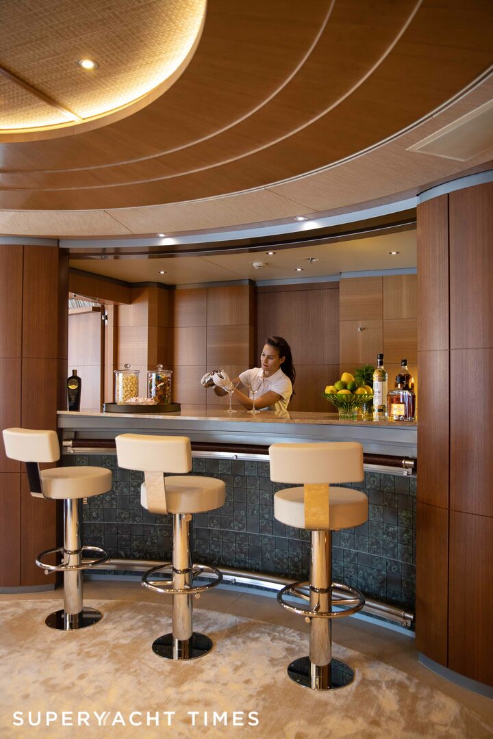 Wheels yacht bar 