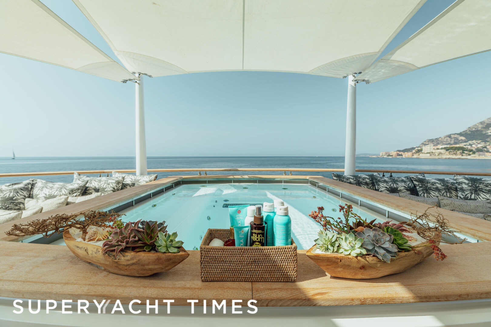 Cloud 9 yacht pool