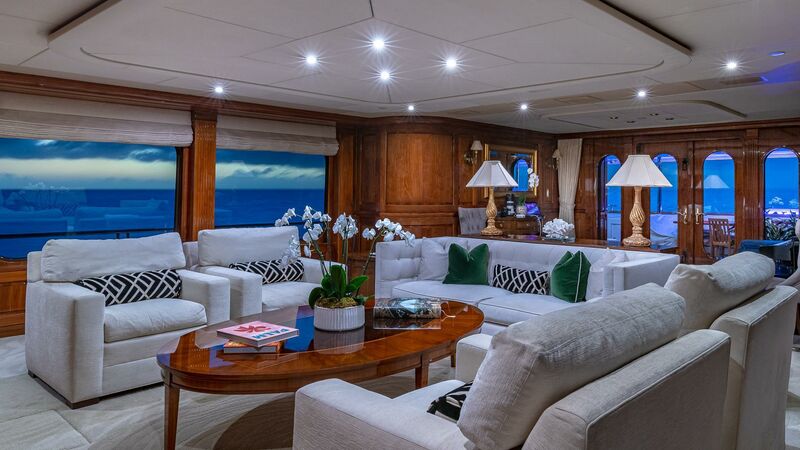 Lisa Mi Amore yacht saloon