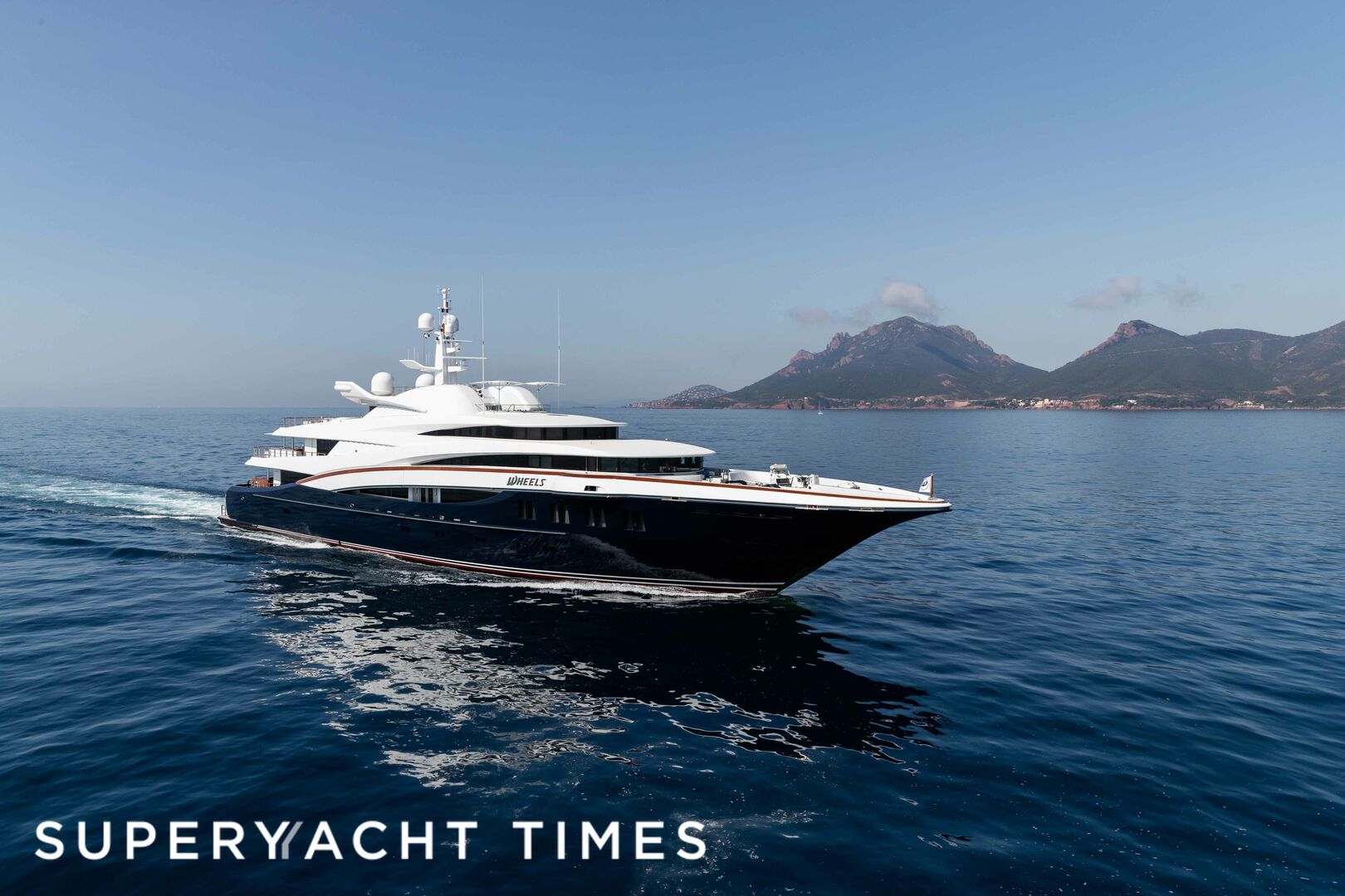 Wheels yacht cruising 