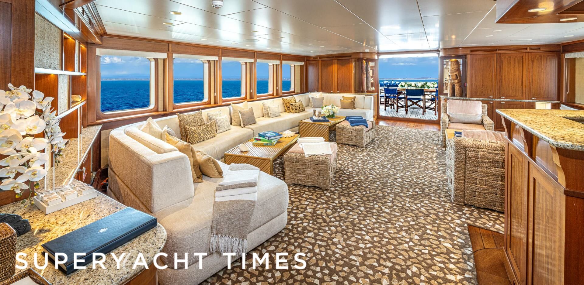 Asteria yacht saloon