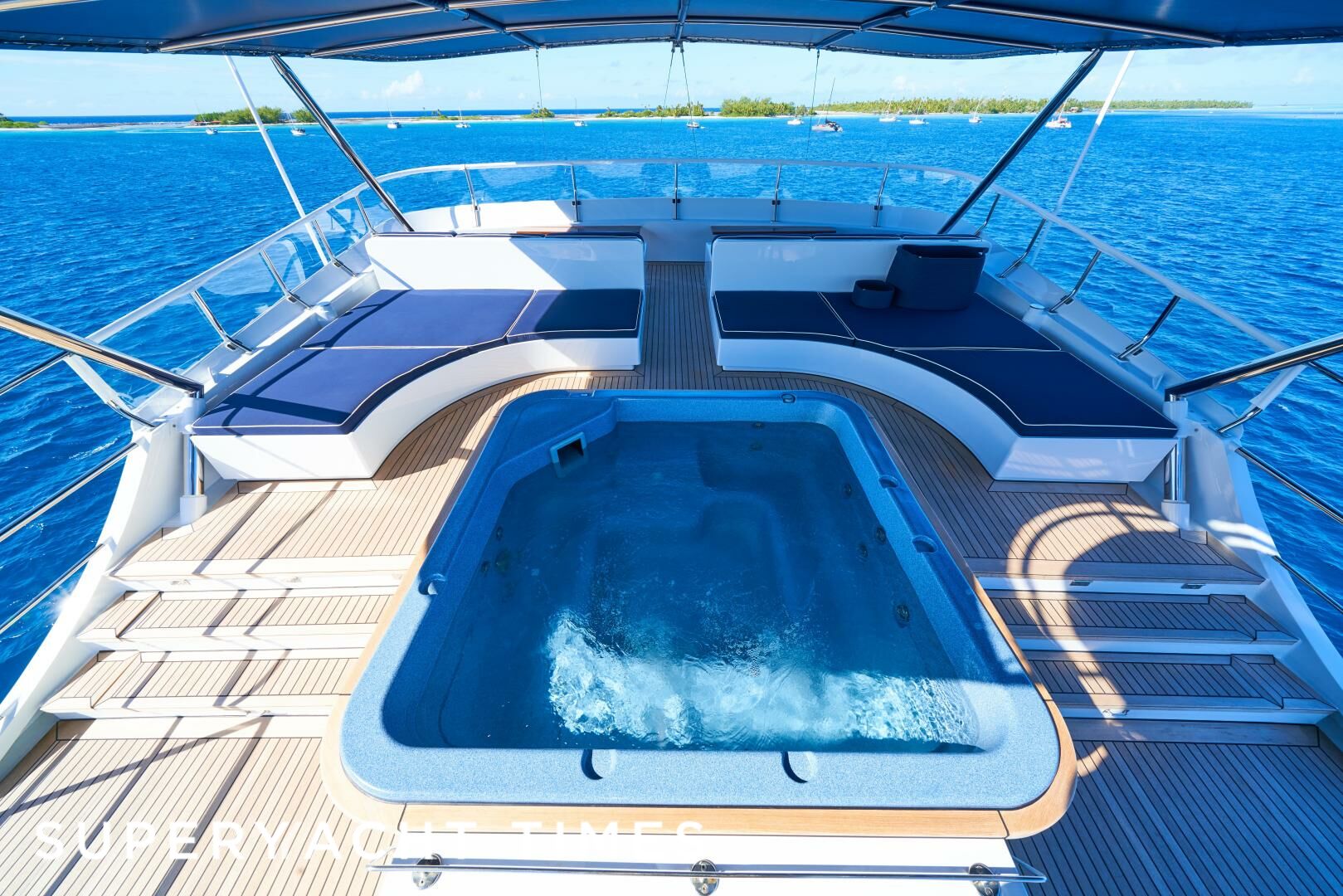 Asteria yacht jacuzzi