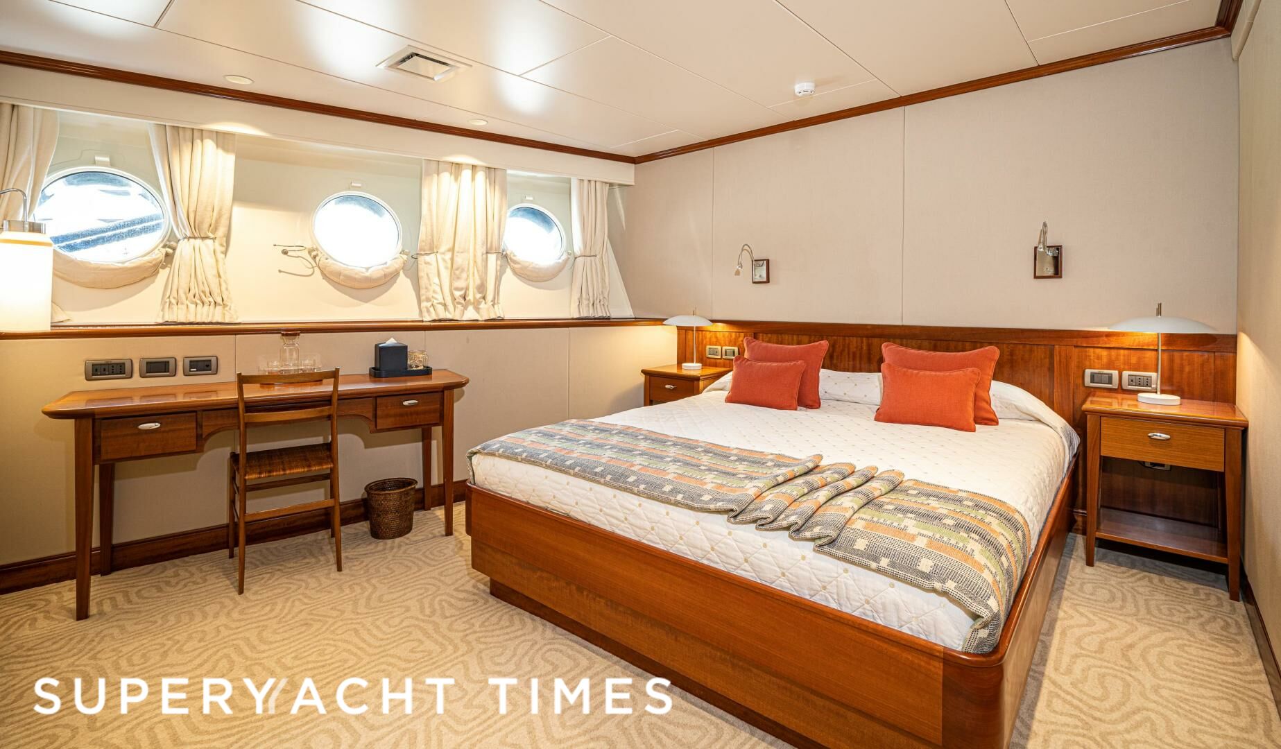 Asteria yacht stateroom
