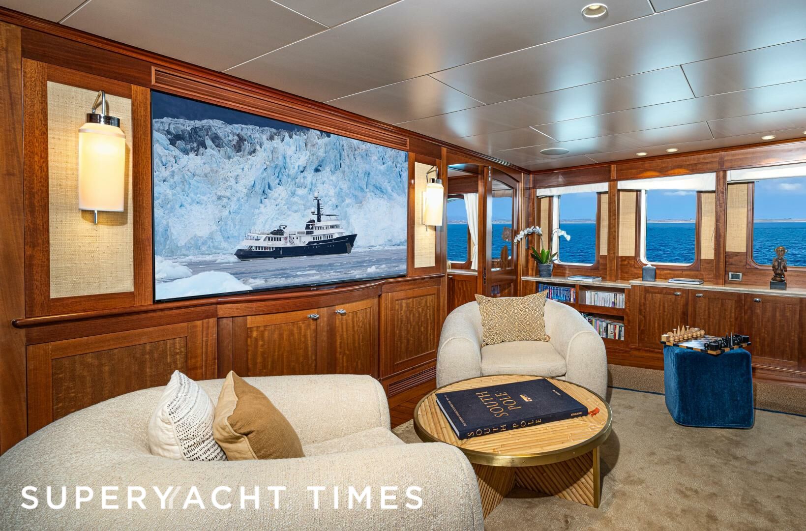 Asteria yacht saloon