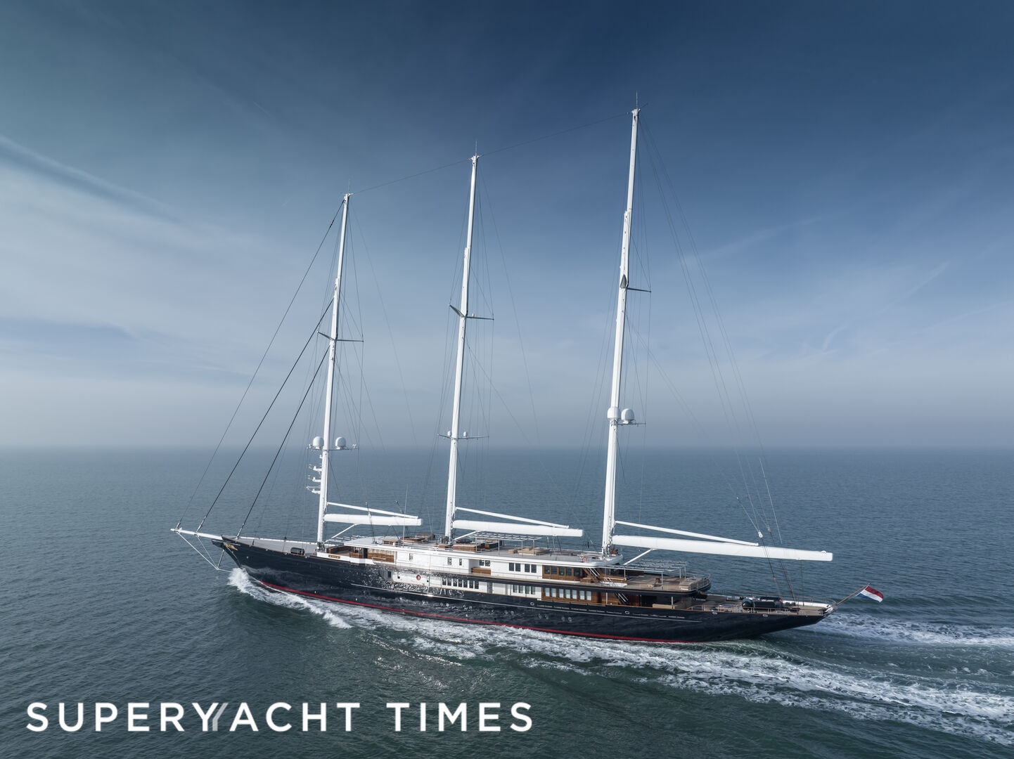 Y721 yacht on sea trials