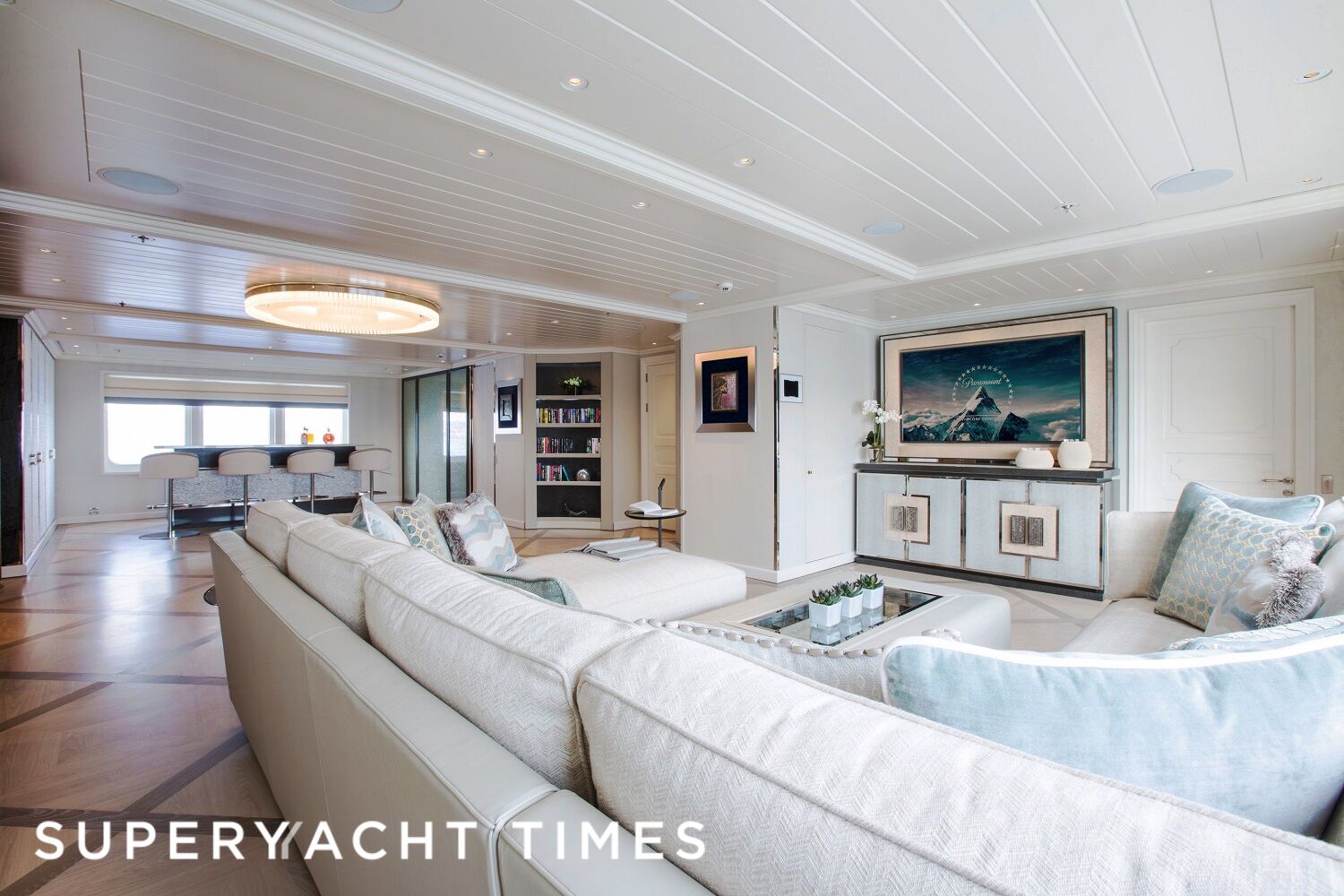 Polar Star yacht saloon