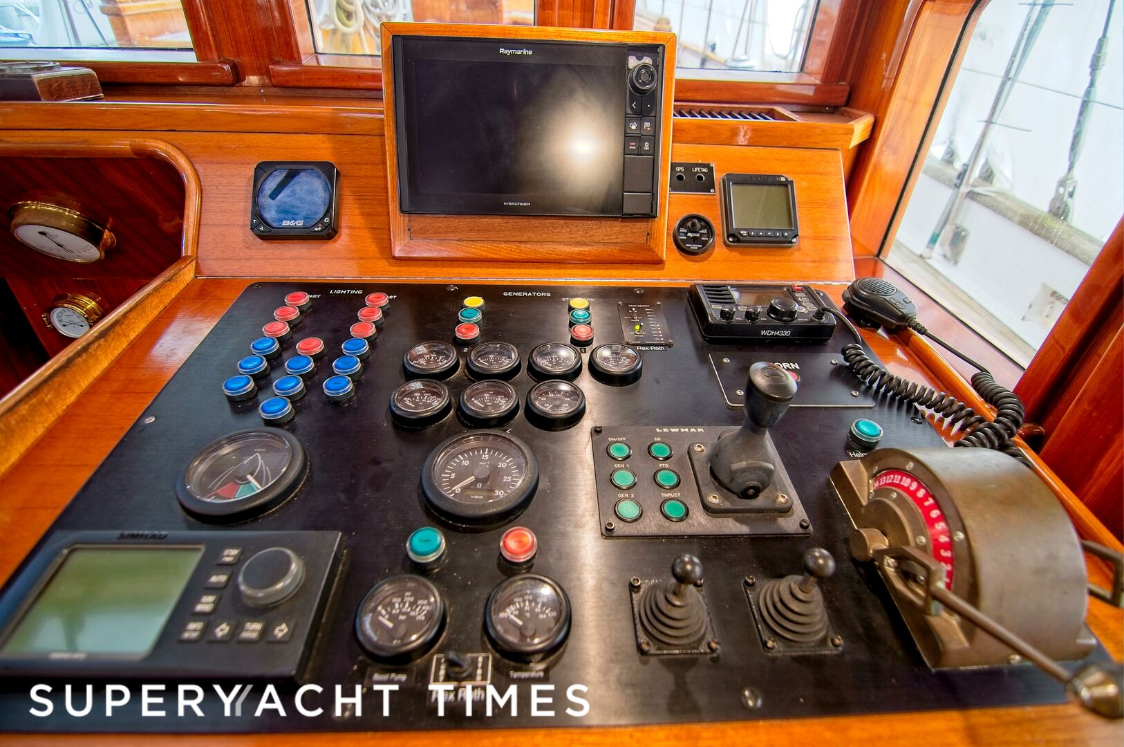 Summerwind yacht wheelhouse