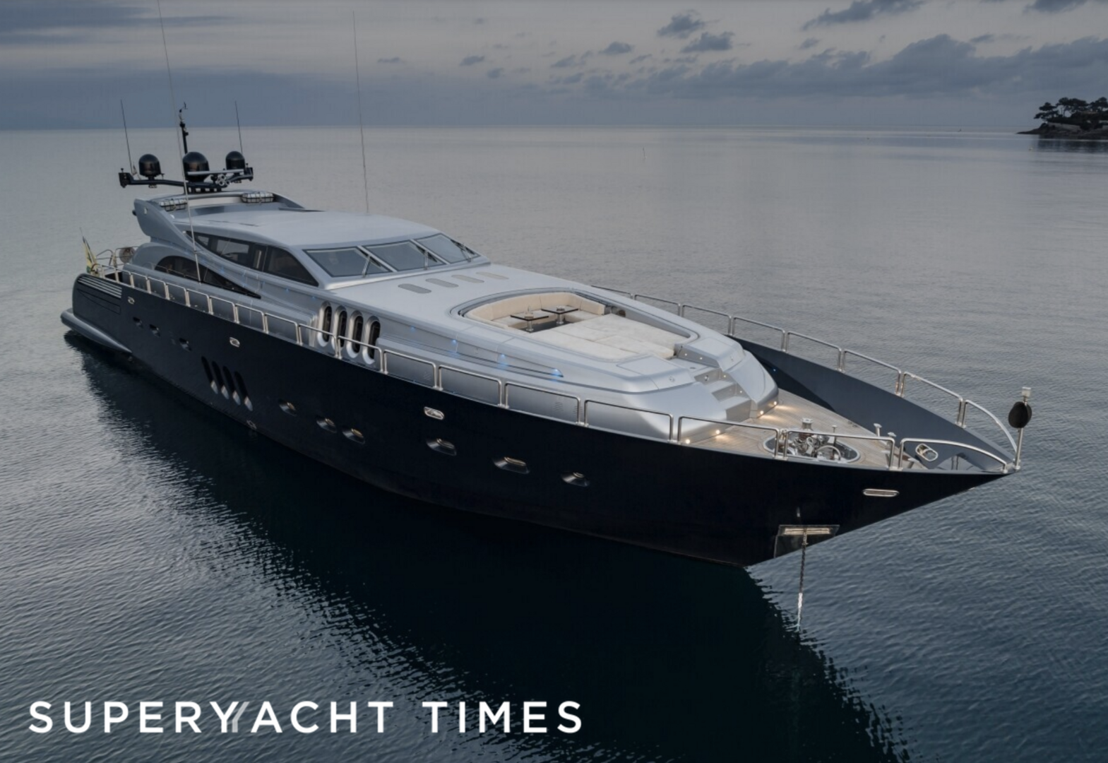 34m Leopard motor yacht Lynx for sale