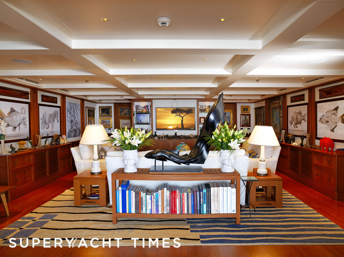 Meserret II yacht saloon