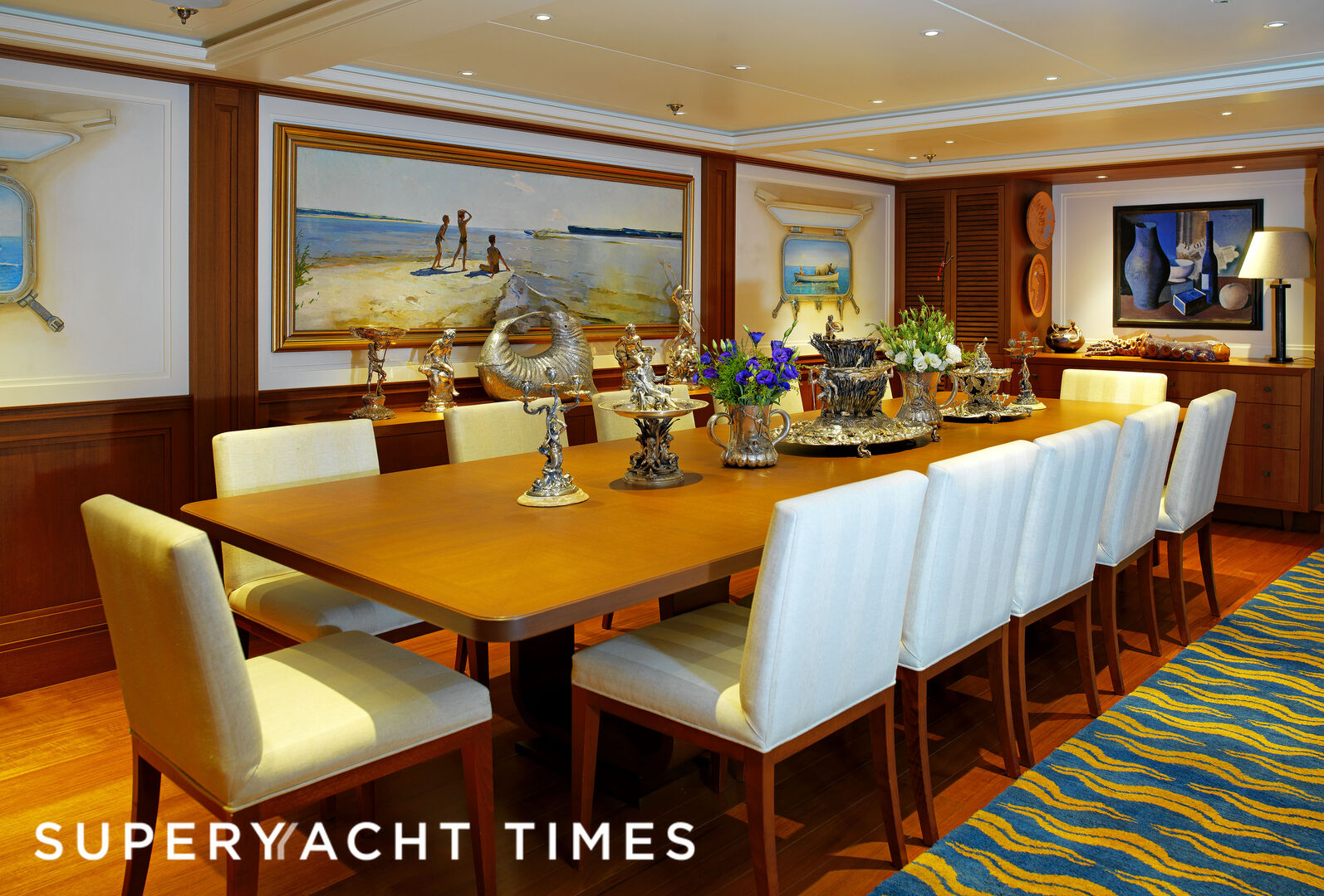 Meserret II yacht dining