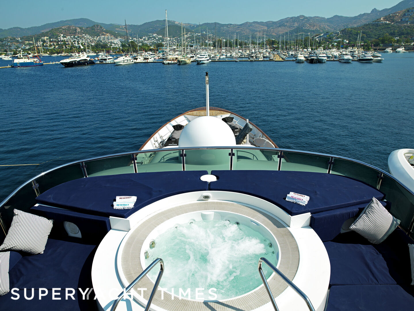 Meserret II yacht jacuzzi