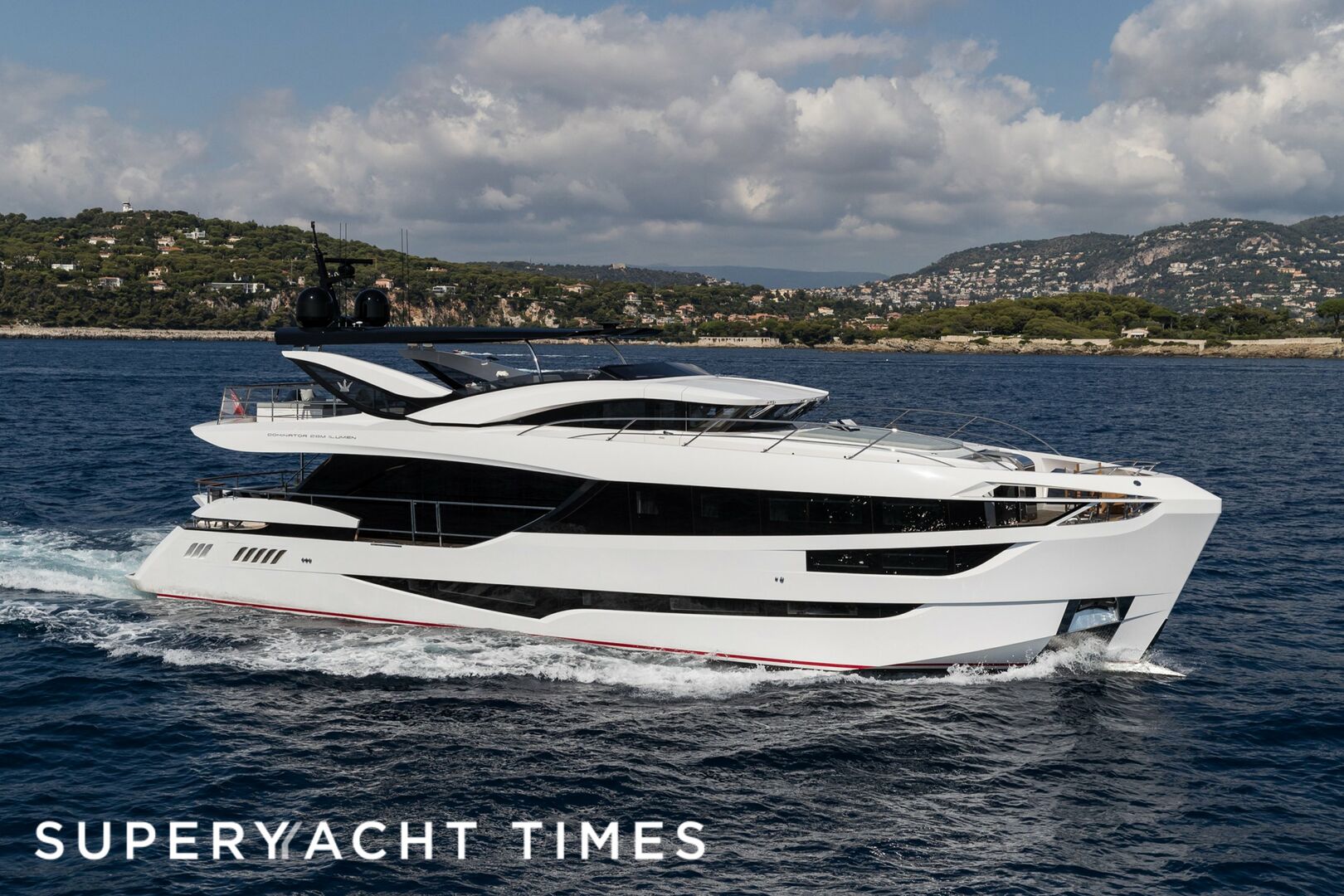 Cadet V yacht cruising 