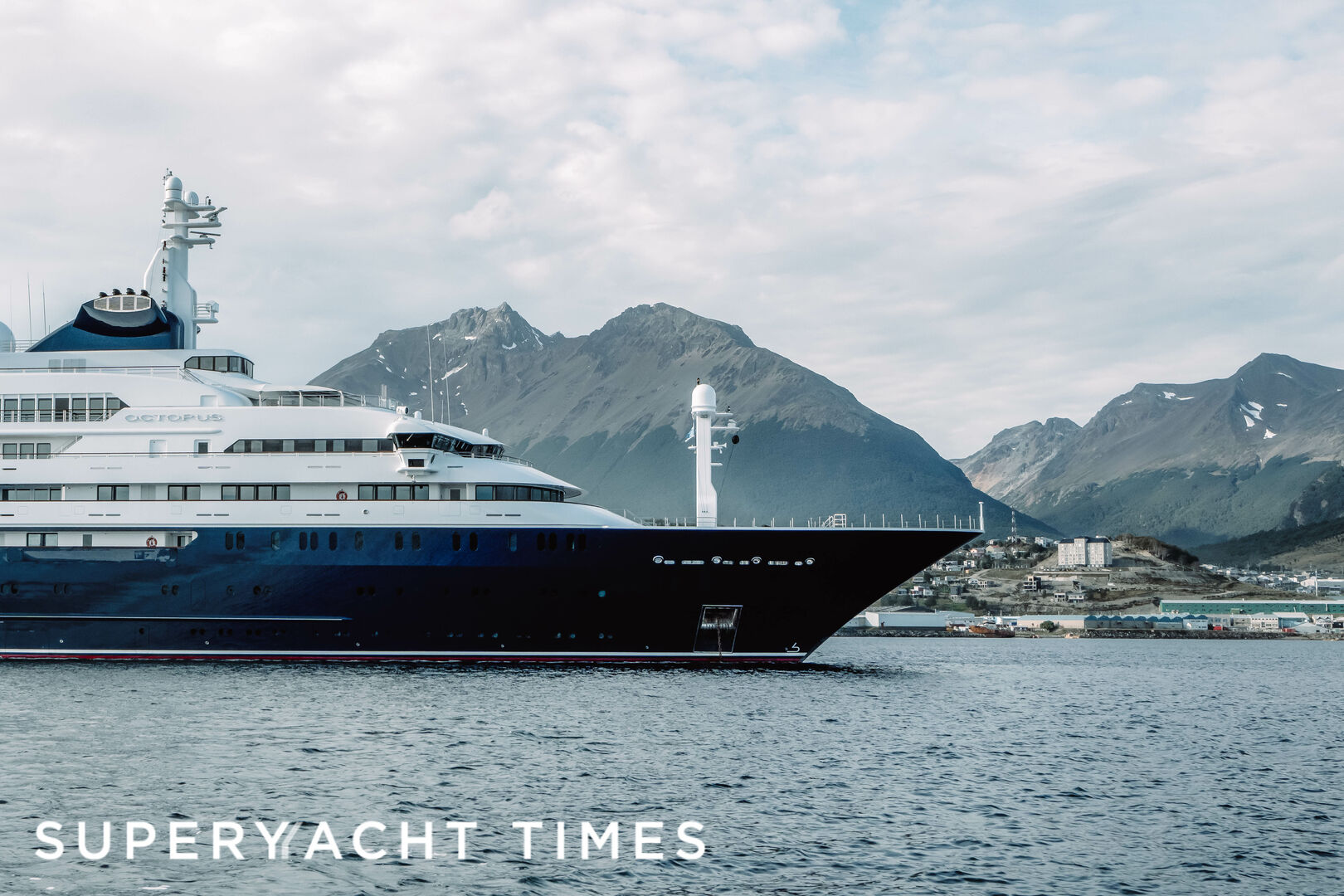 Octopus yacht cruising in Antarctica