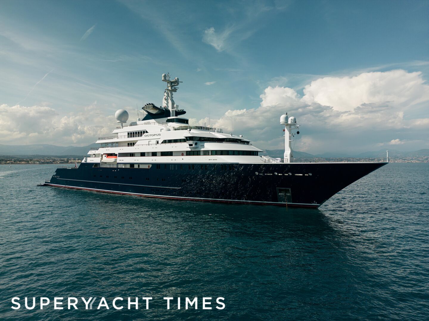 l-rssen-explorer-yacht-octopus-in-antibes