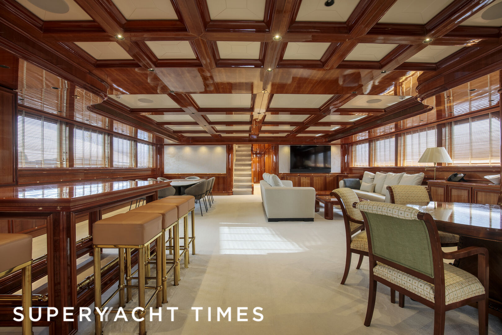 Bash yacht saloon