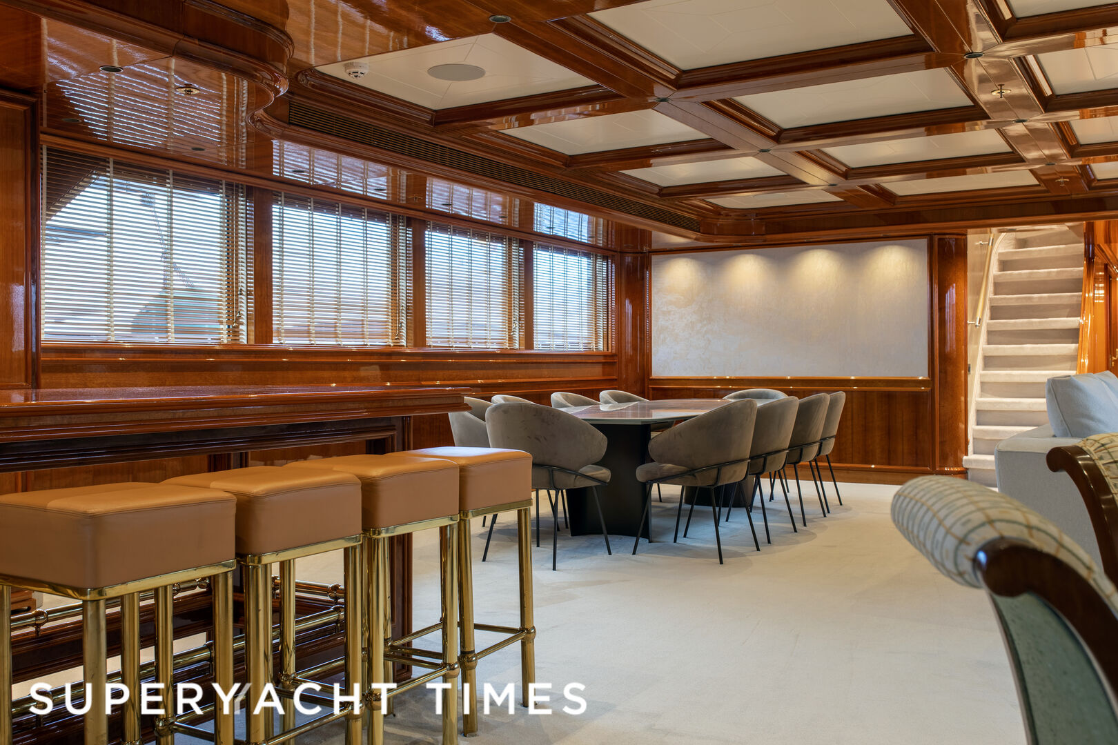 Bash yacht dining