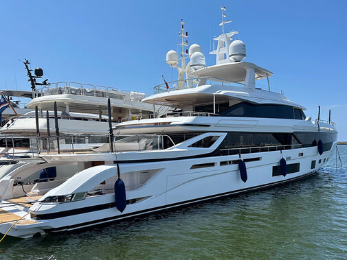 Azimut Grande 38/21 yacht docked 