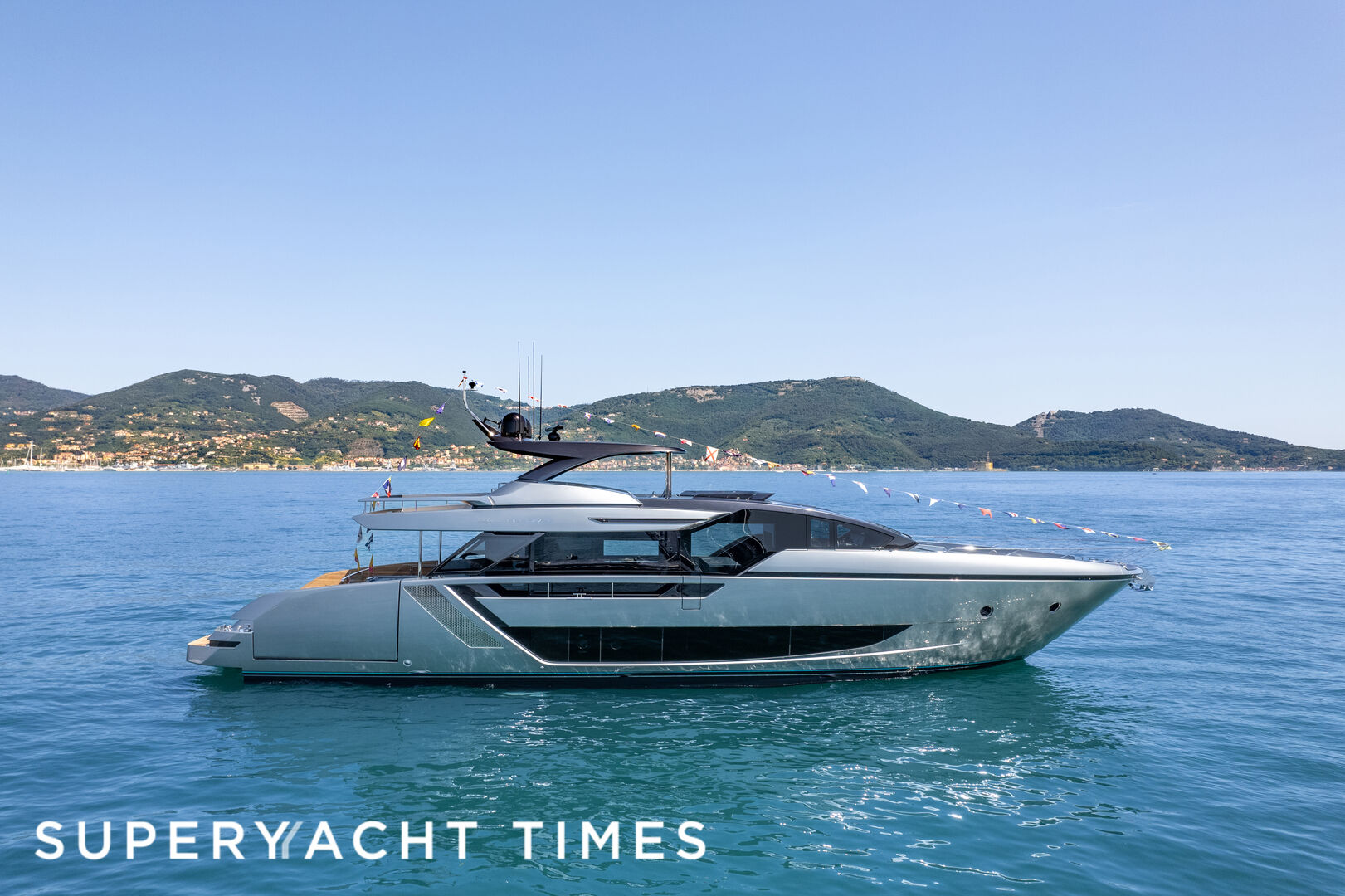 yacht riva 25 metri