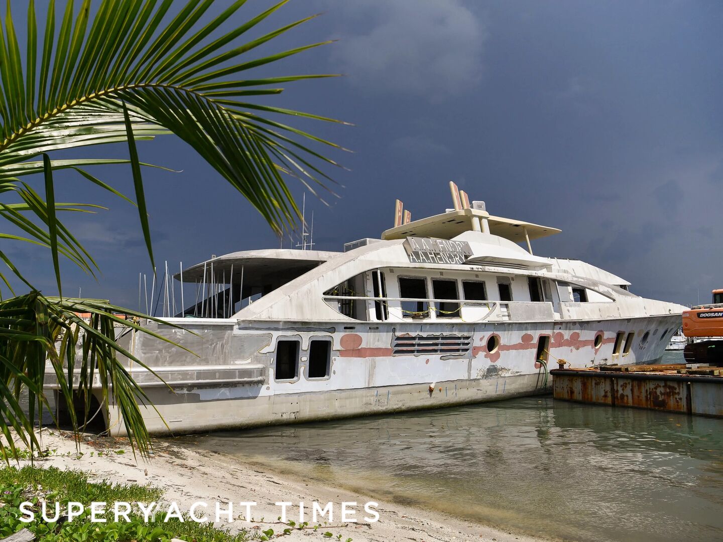 Derelict 38m Palmer Johnson motor yacht Time scuttled in Florida