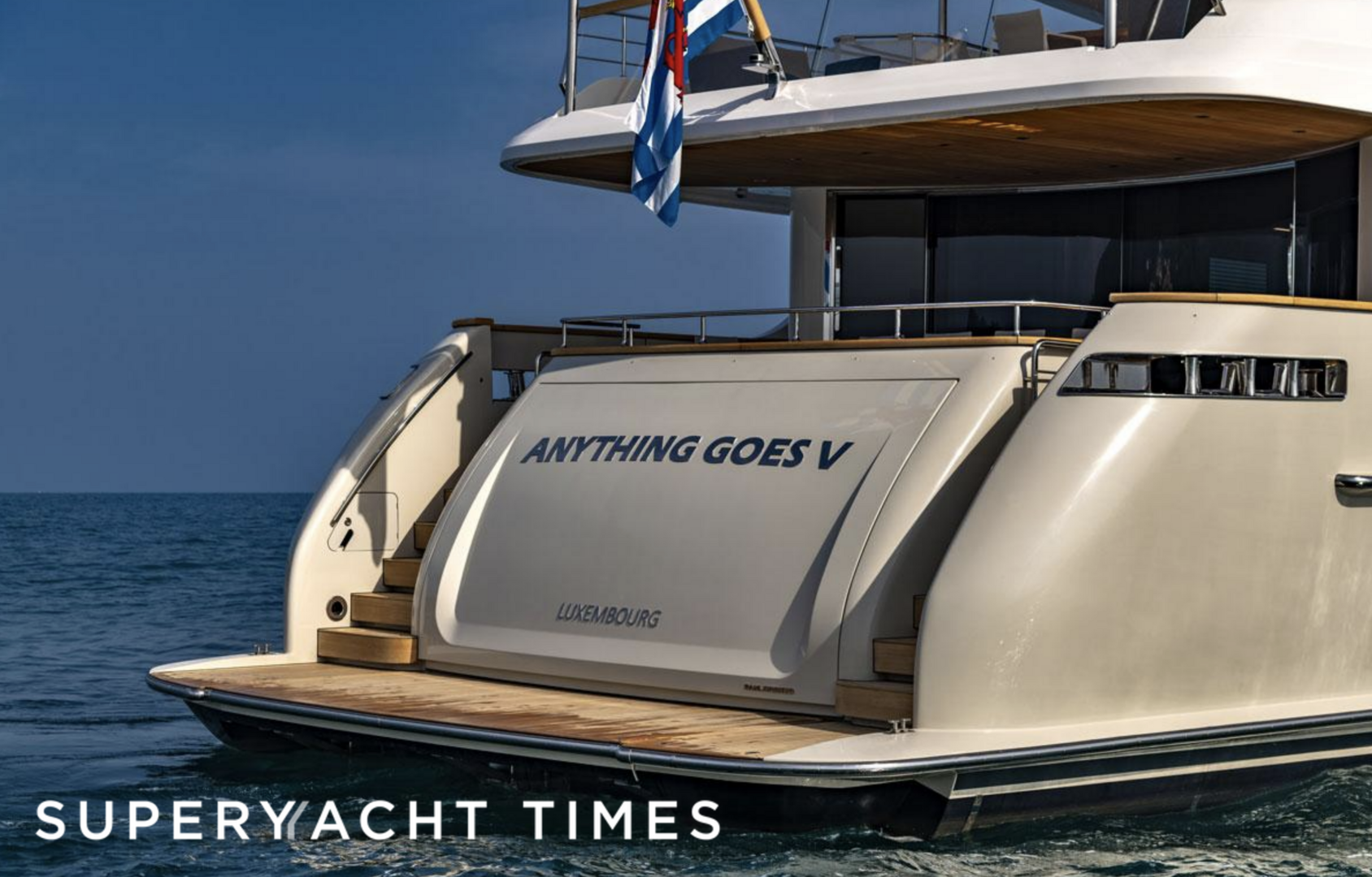 Anything goes V yacht stern