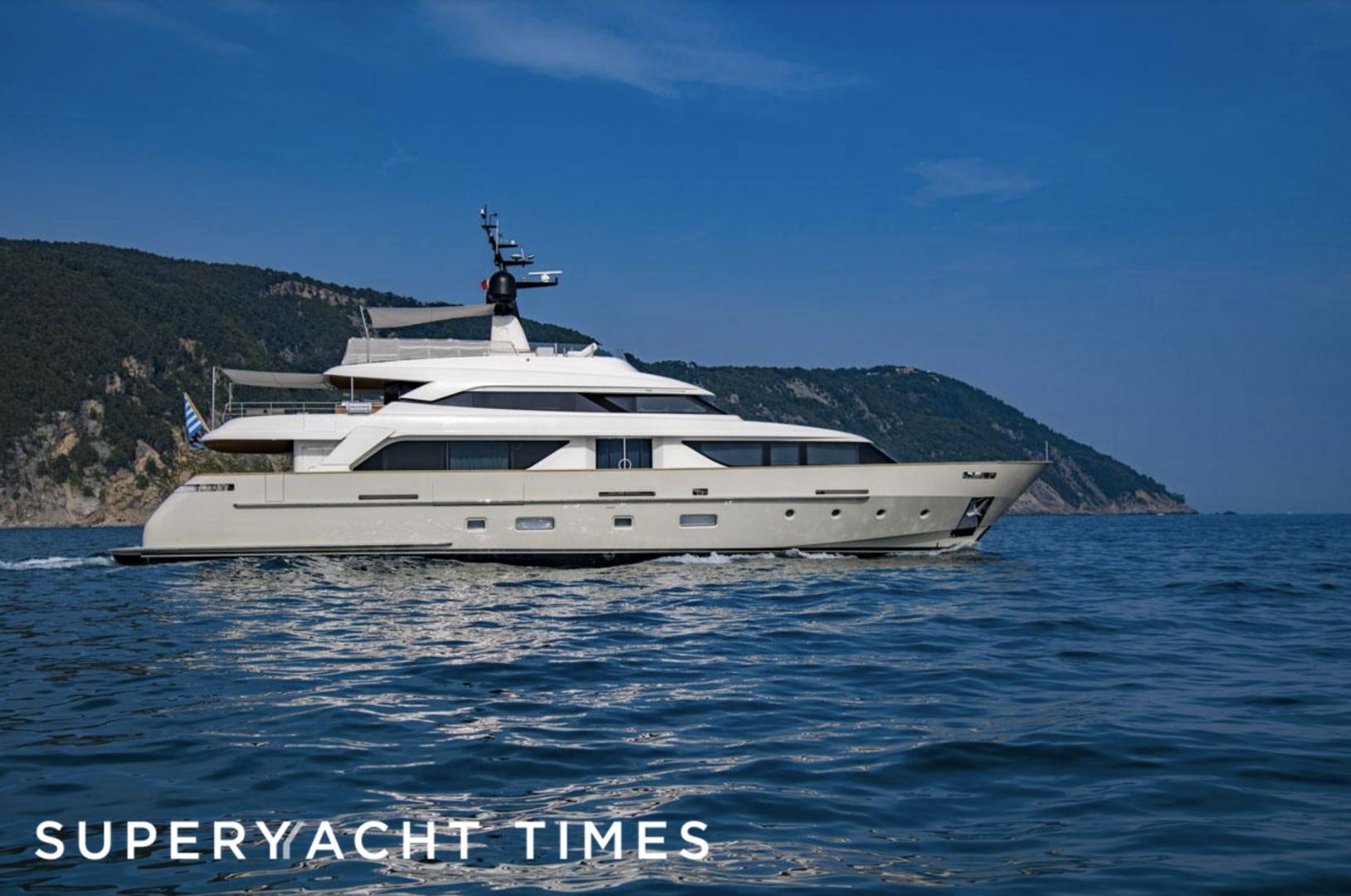 Anything goes V yacht cruising