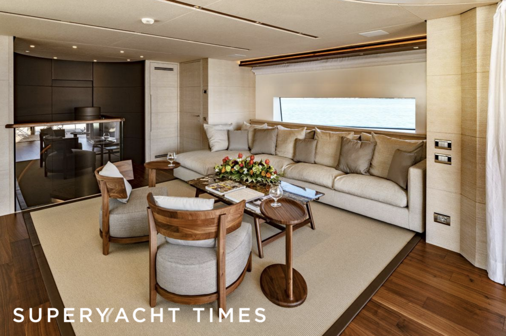 Anything goes V yacht saloon