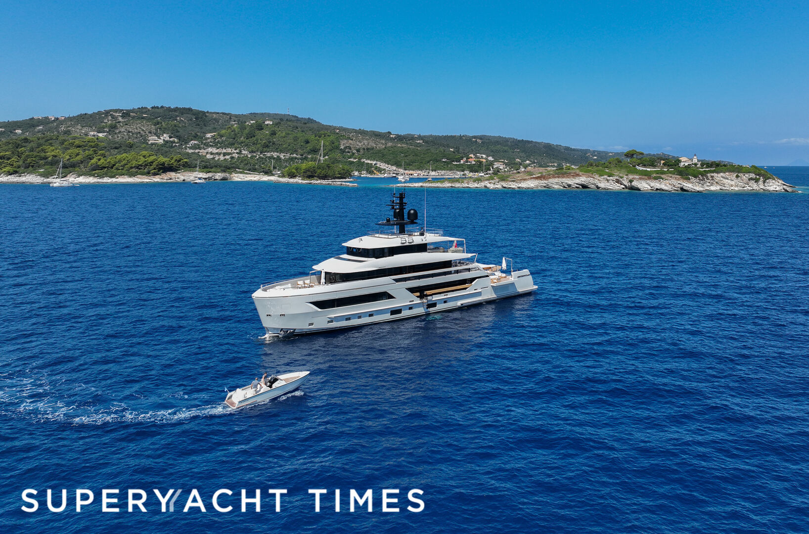 ドームツー First images of 44m Sanlorenzo 44 X-Space superyacht La La Land